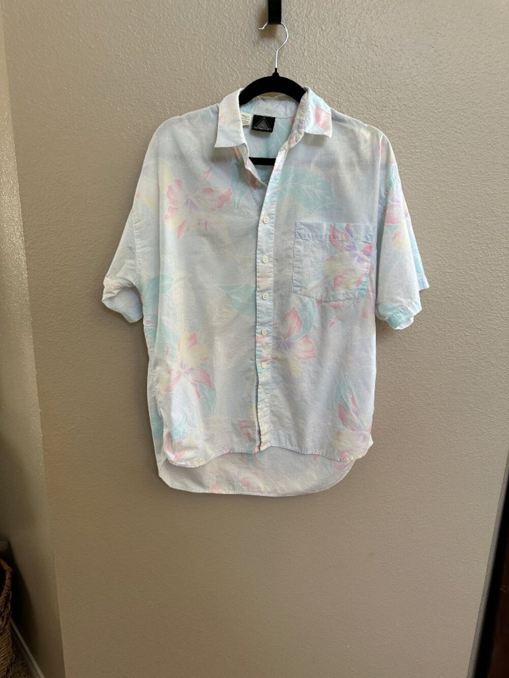 Kennington Mens Hawaiian Shirt Medium Floral Pastel Short Sleeve Button Cotton